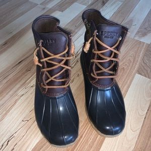 Sperry Saltwater Duck Boot. Brown. Size 7.